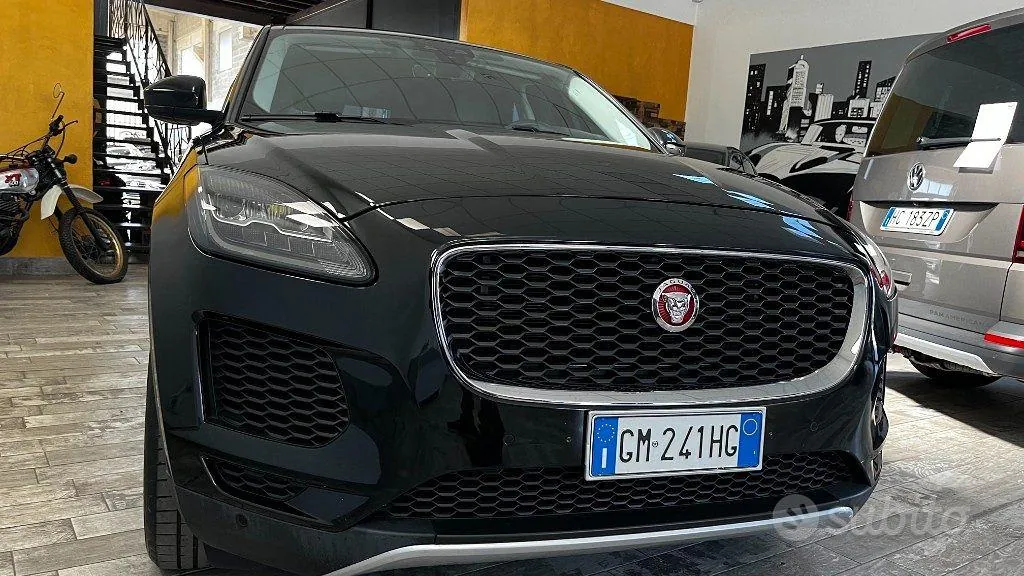 Jaguar E-Pace 2019 photo 2