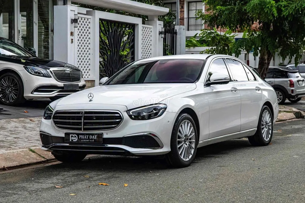 Mercedes-Benz E-Class 2023 photo 2