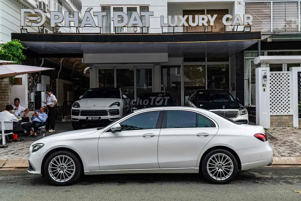 Mercedes-Benz E-Class 2023 photo 3
