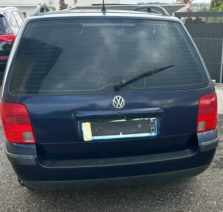 Volkswagen Passat 2000 photo 2