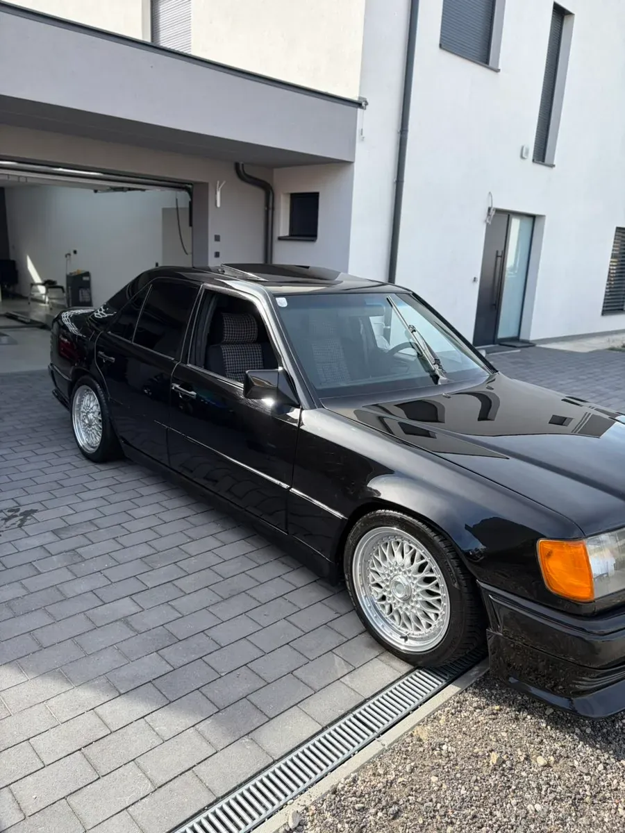 Mercedes-Benz Eklasse 1993 photo 3
