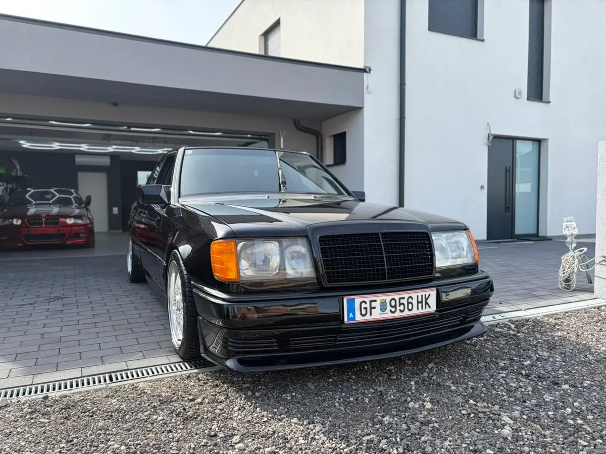 Mercedes-Benz Eklasse 1993 photo 2