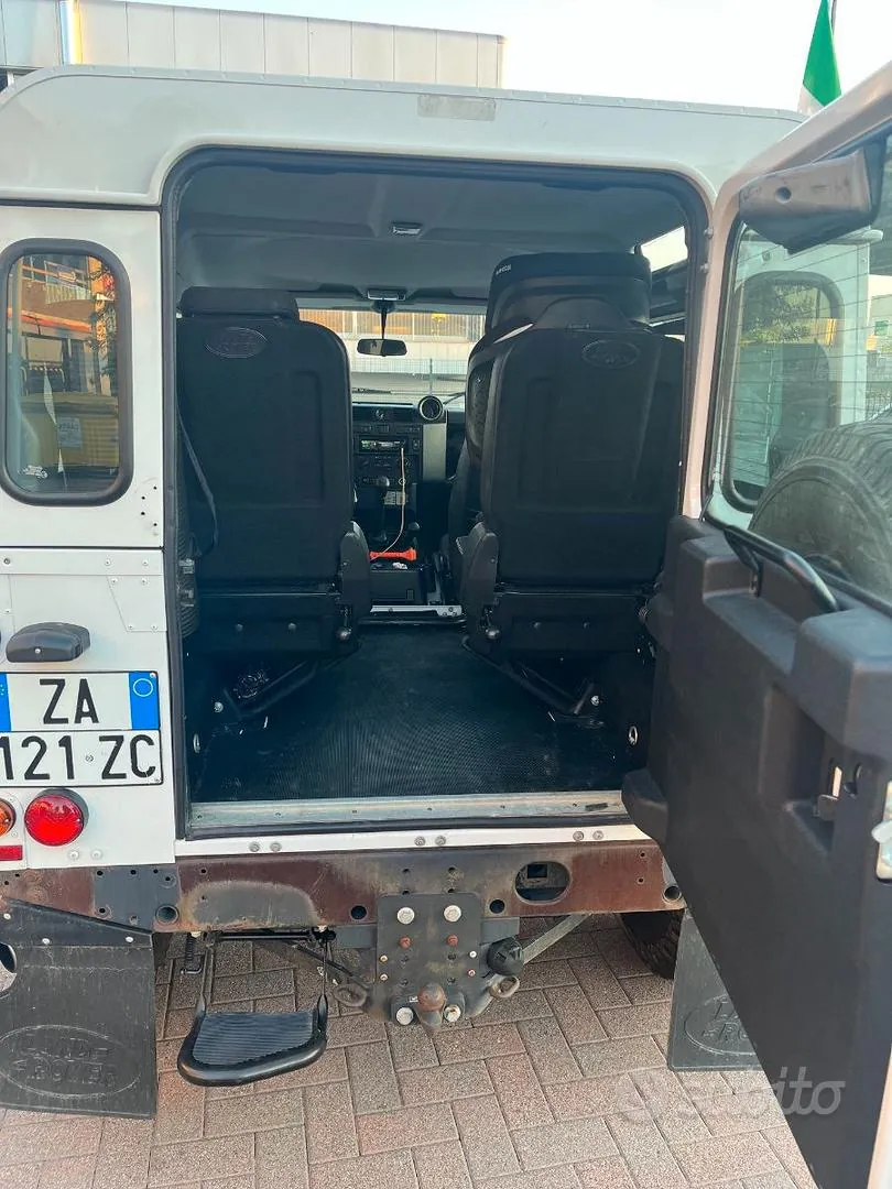 Land Rover Defender 2014 photo 3