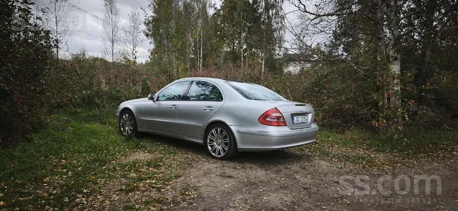 Mercedes-Benz E320 2002 photo 3