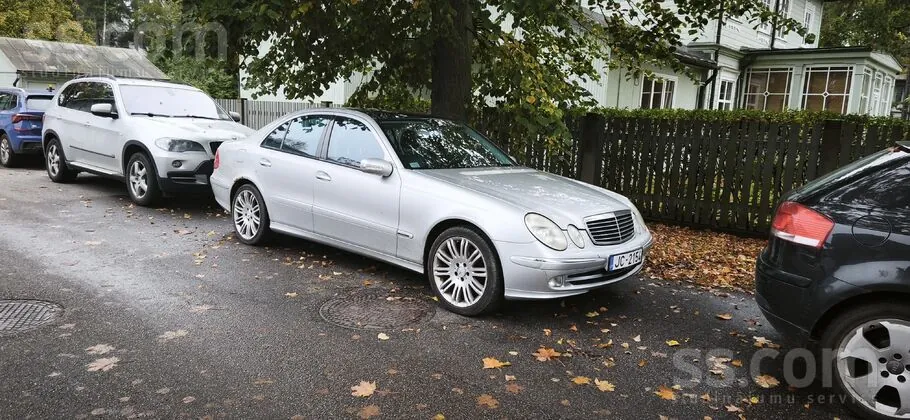 Mercedes-Benz E320