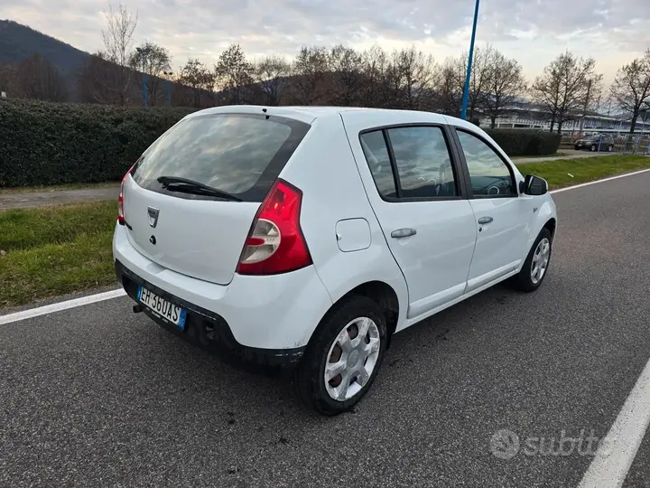 Dacia Sandero 2011 photo 3