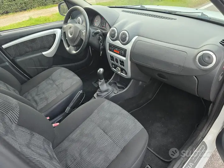Dacia Sandero 2011 photo 5