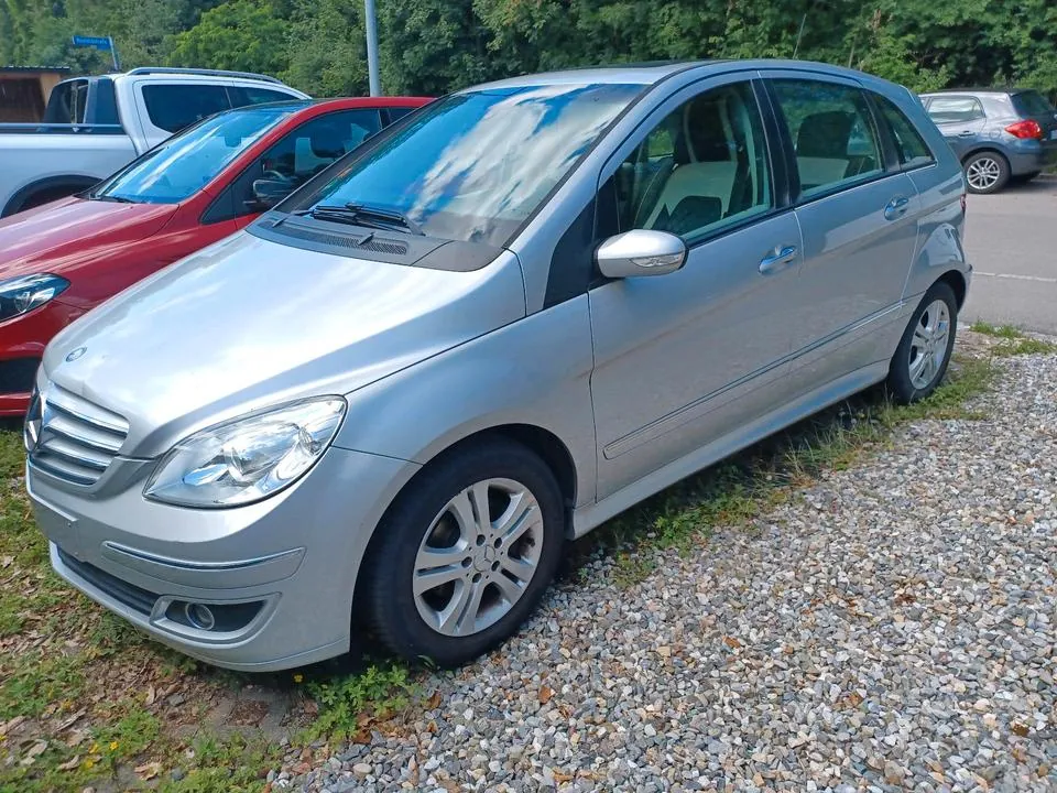 Mercedes-Benz B200