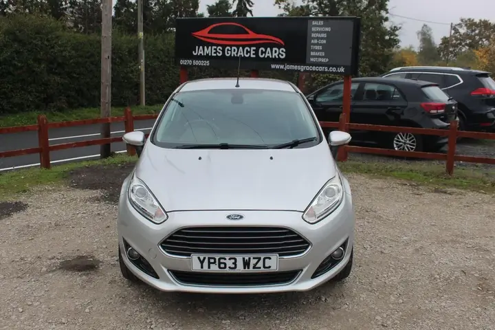 Ford Fiesta 2014 photo 2