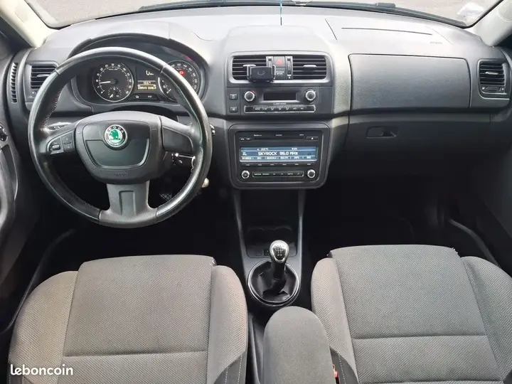 Skoda Fabia 2010 photo 3