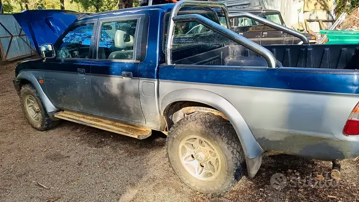 Mitsubishi L200 2000 photo 2