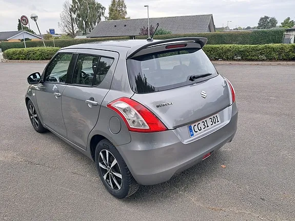 Suzuki Swift 2010 photo 4