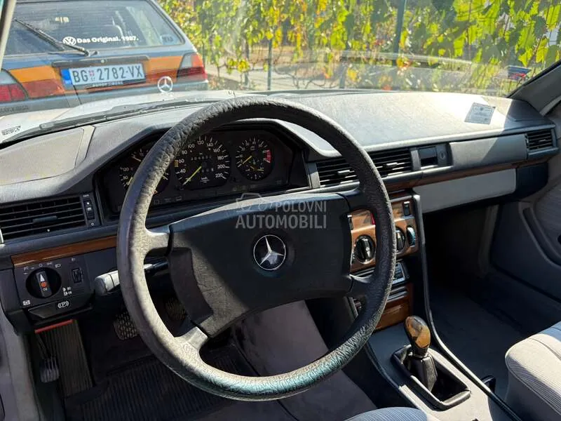Mercedes-Benz W124 1987 photo 2