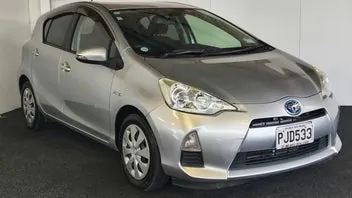 Toyota Aqua 2014 photo 2