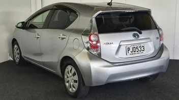 Toyota Aqua 2014 photo 5