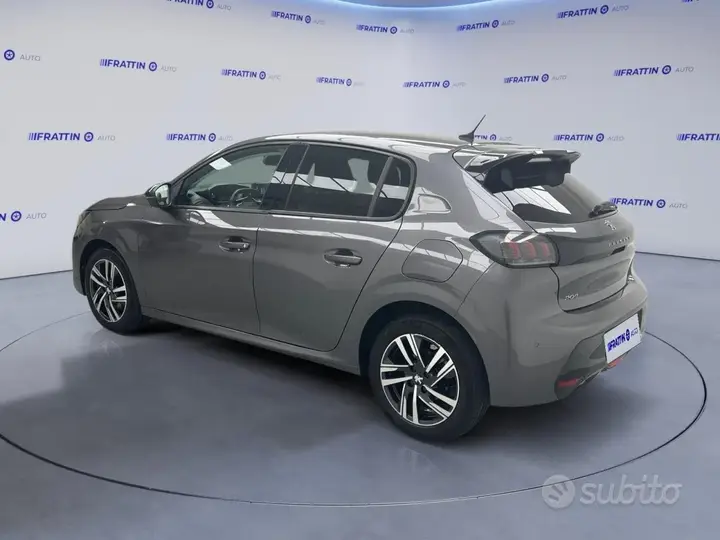 Peugeot 208 2023 photo 2