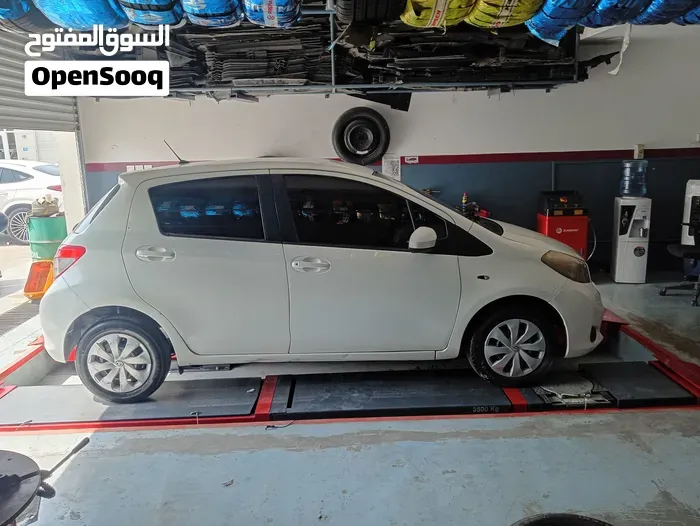 Toyota Yaris 2012 photo 2