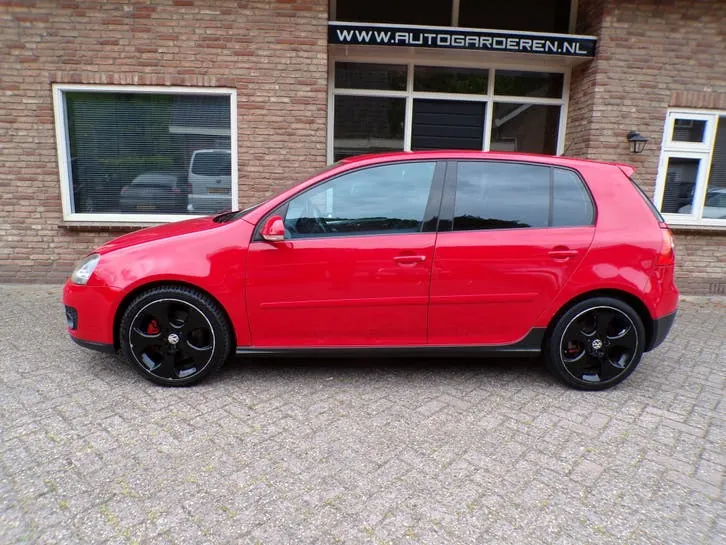 Volkswagen Golf 2005 photo 2