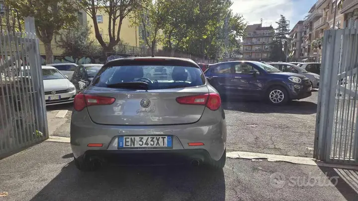 Alfa Romeo Giulietta 2012 photo 4