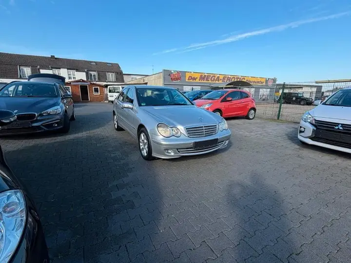 Mercedes-Benz C200