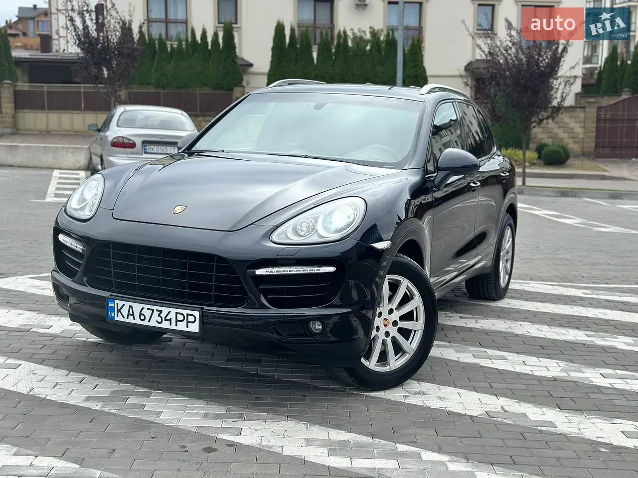 Porsche Cayenne 2012 photo 2