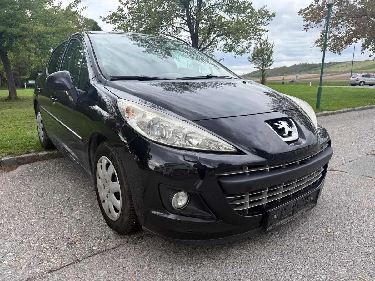 Peugeot 207 2011 photo 3