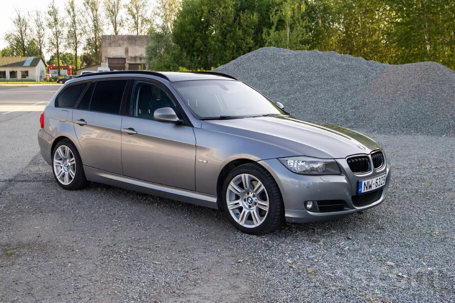 BMW 318 2010 photo 4