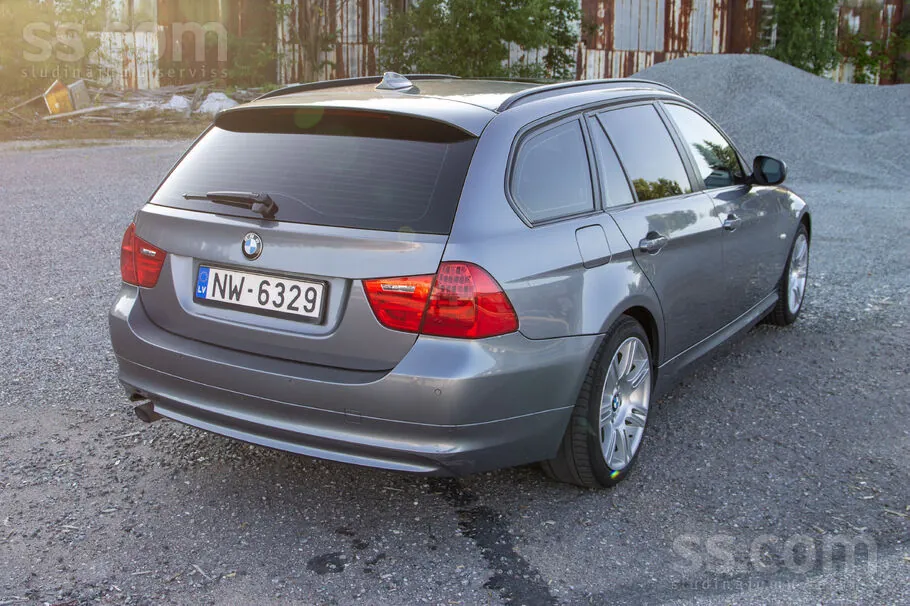 BMW 318 2010 photo 2