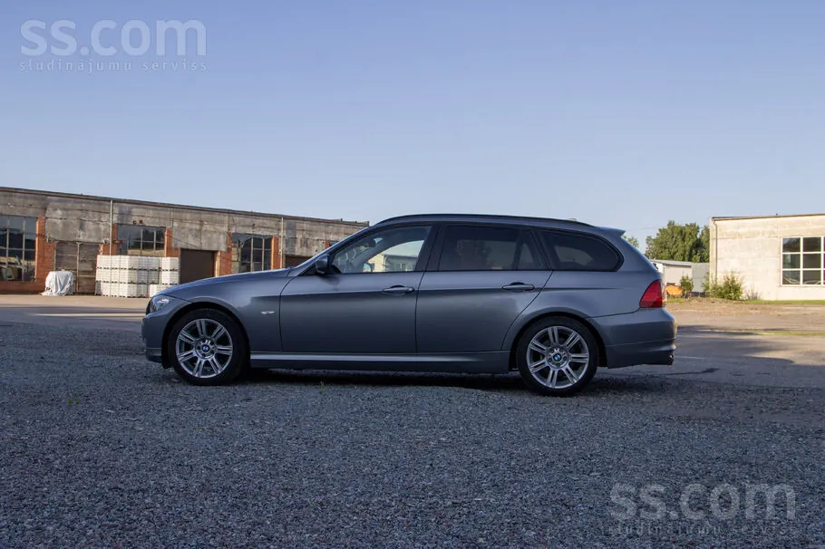 BMW 318 2010 photo 3