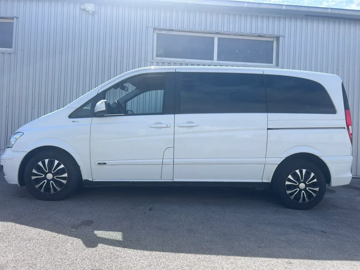 Mercedes-Benz Viano 2011 photo 3