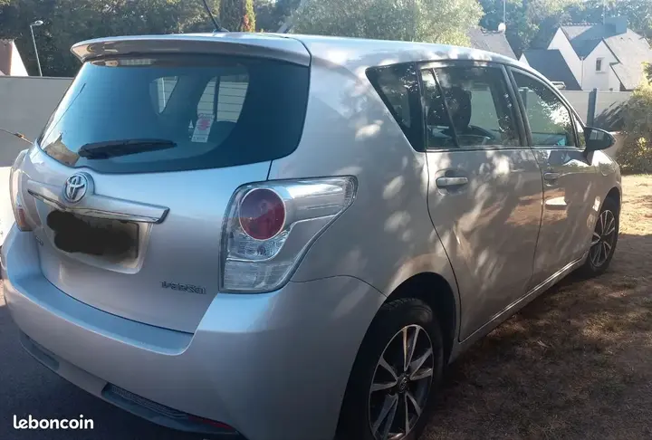 Toyota Verso 2015 photo 2