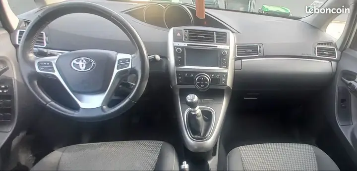 Toyota Verso 2015 photo 3