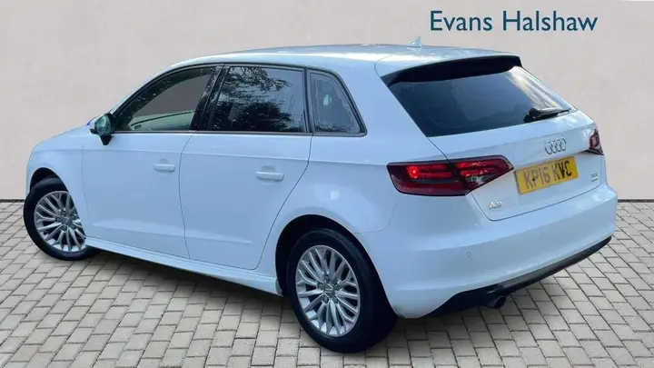 Audi A3 2016 photo 2