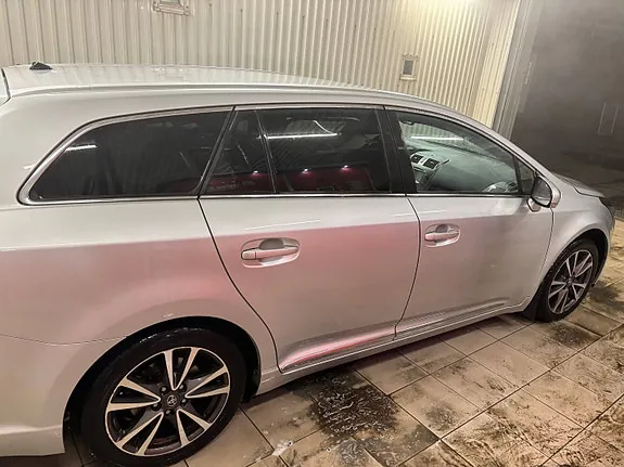 Toyota Avensis 2012 photo 3