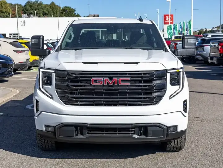 GMC Sierra 1500 2026 photo 2