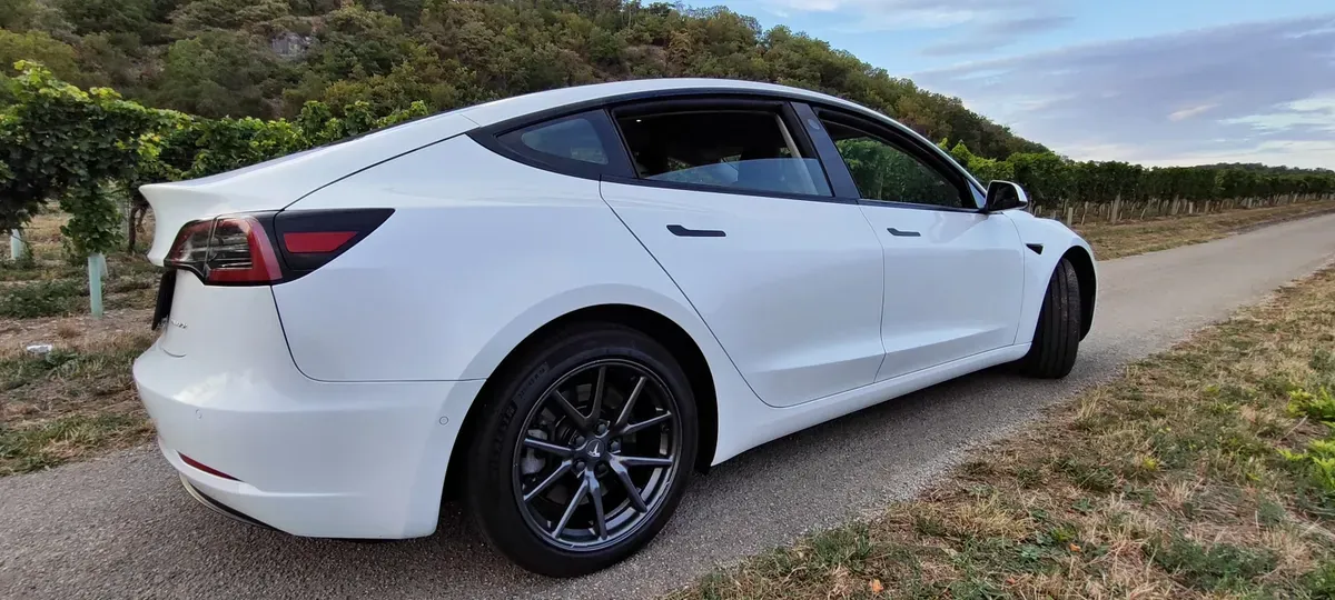 Tesla Model 3 2020 photo 2
