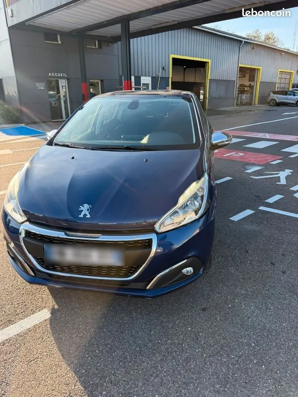 Peugeot 208 2017 photo 2