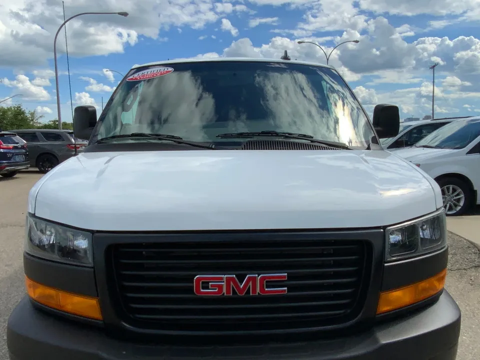 GMC Savana 2024 photo 2