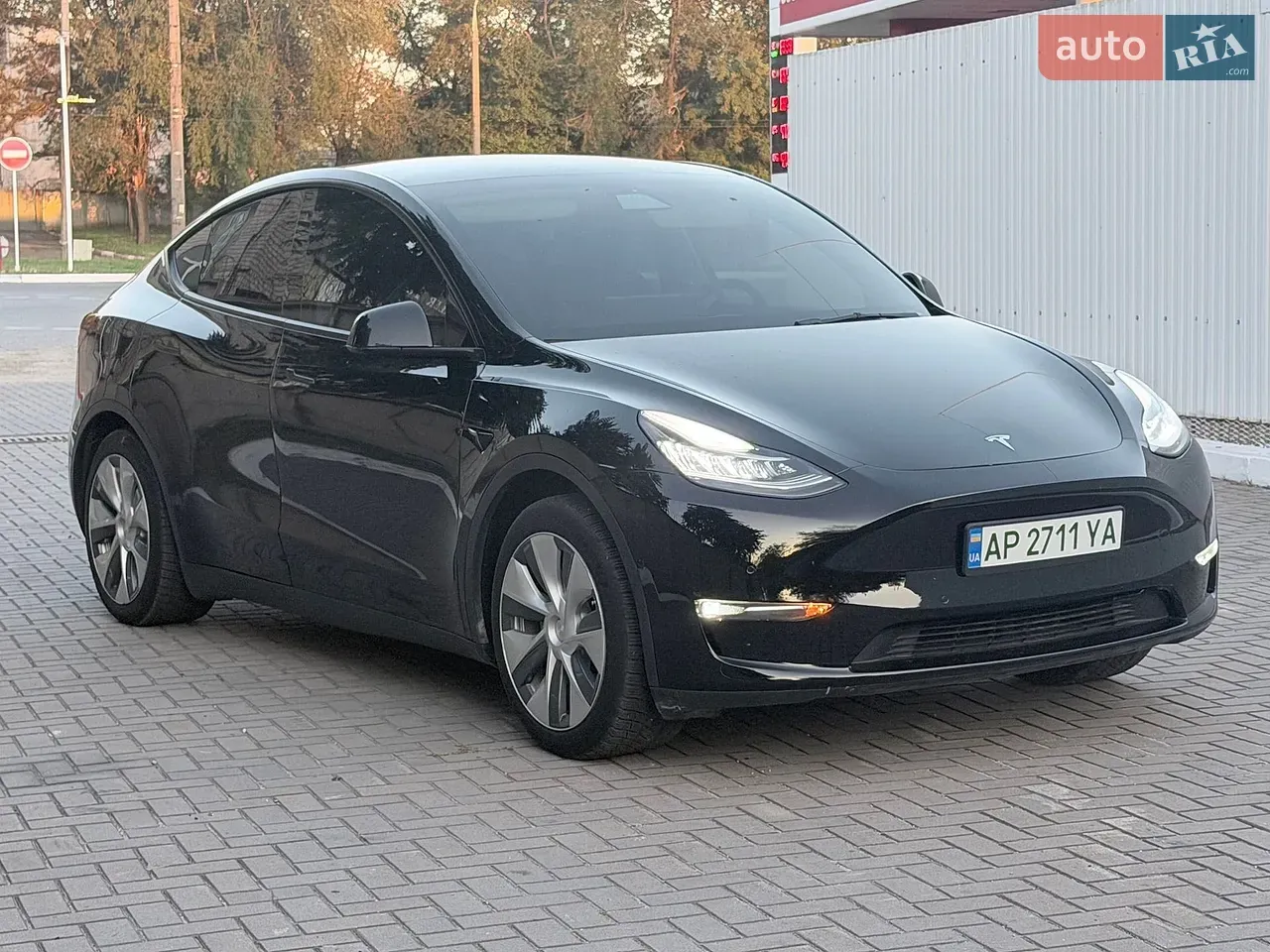 Tesla Model Y 2021 photo 2