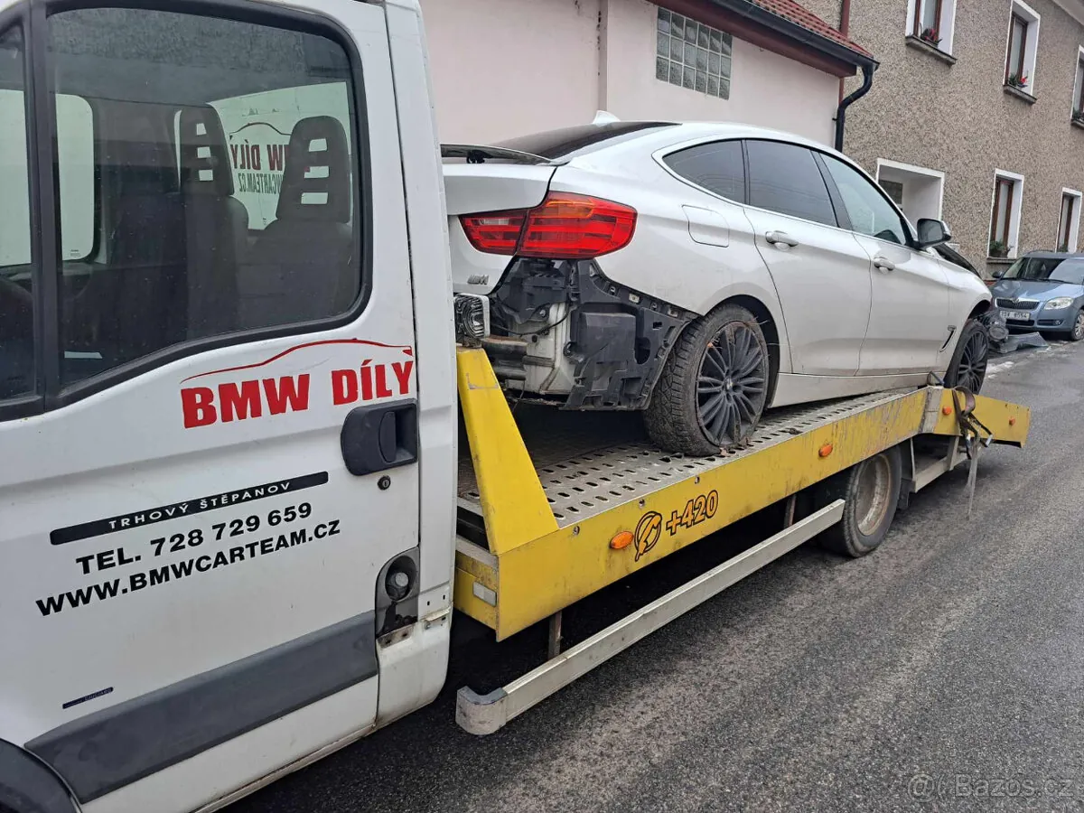BMW 3 Series photo 3