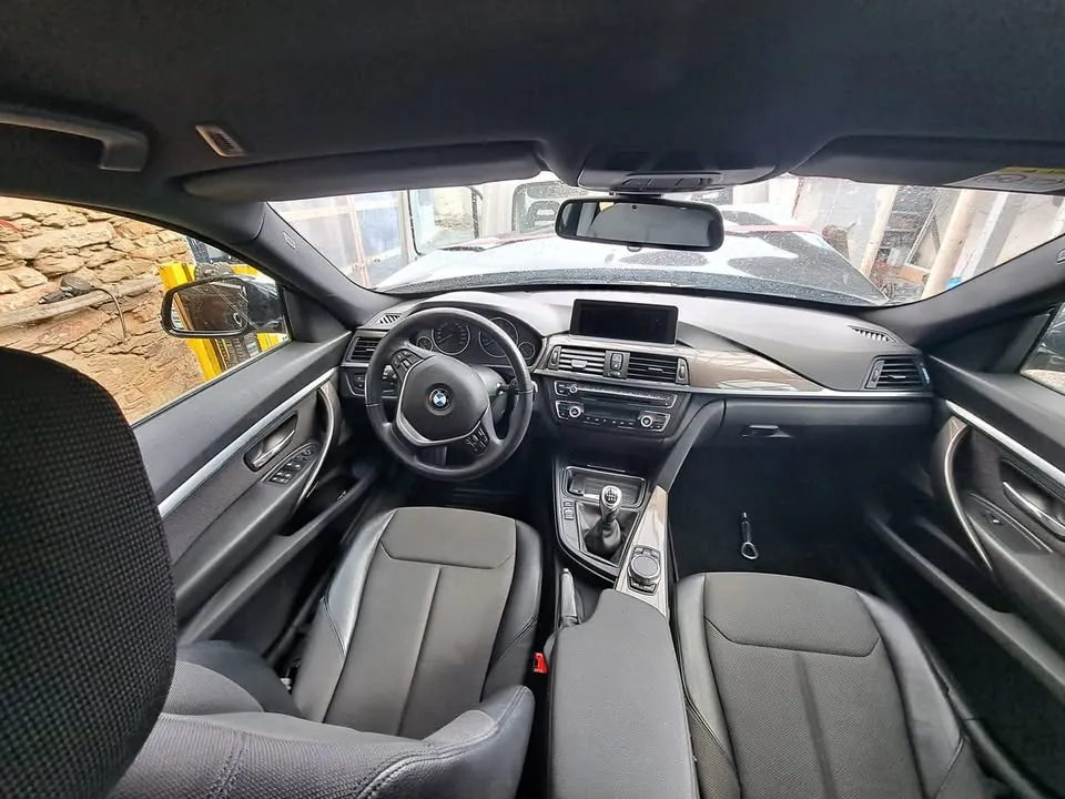 BMW 3 Series photo 4