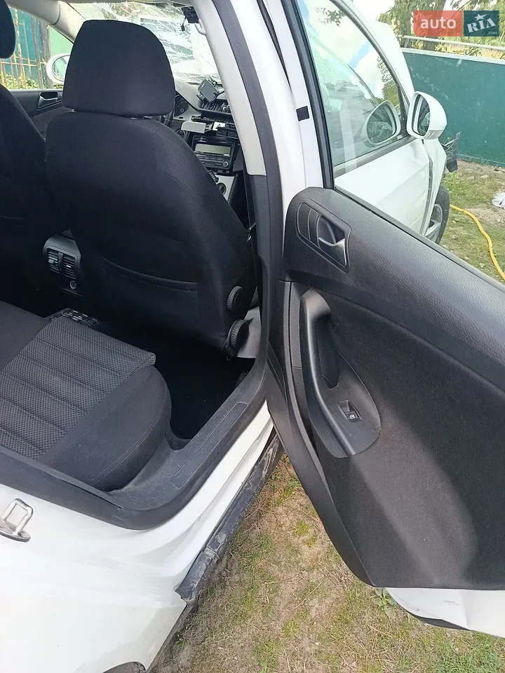 Volkswagen Passat 2009 photo 4