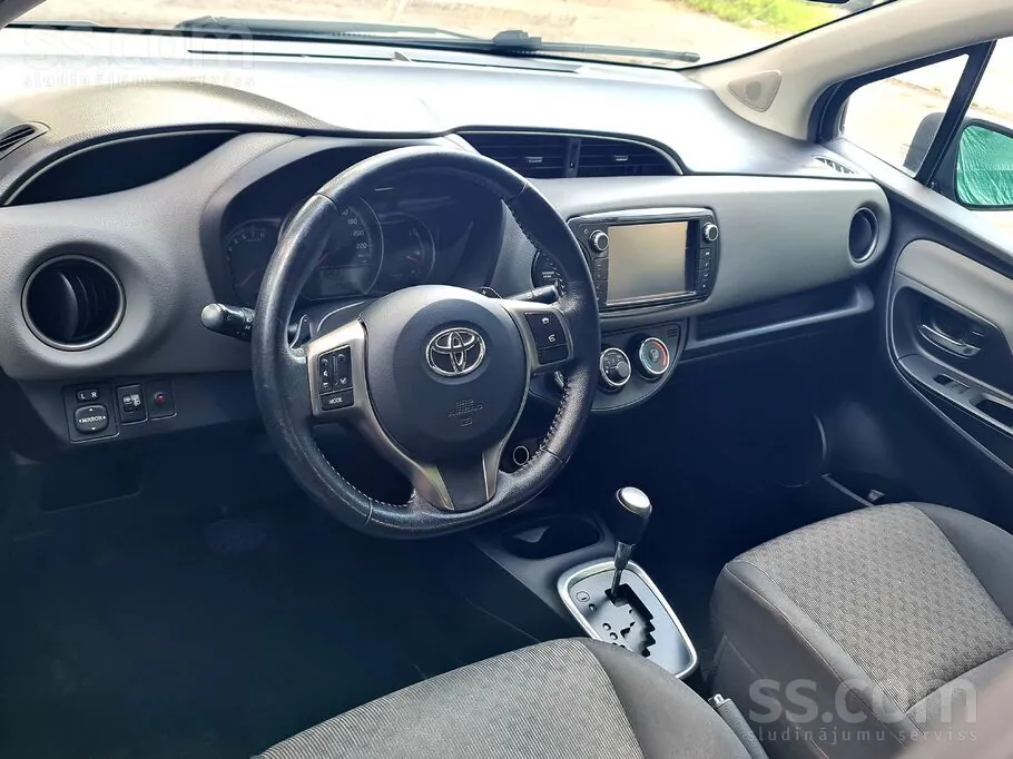Toyota Yaris 2015 photo 4
