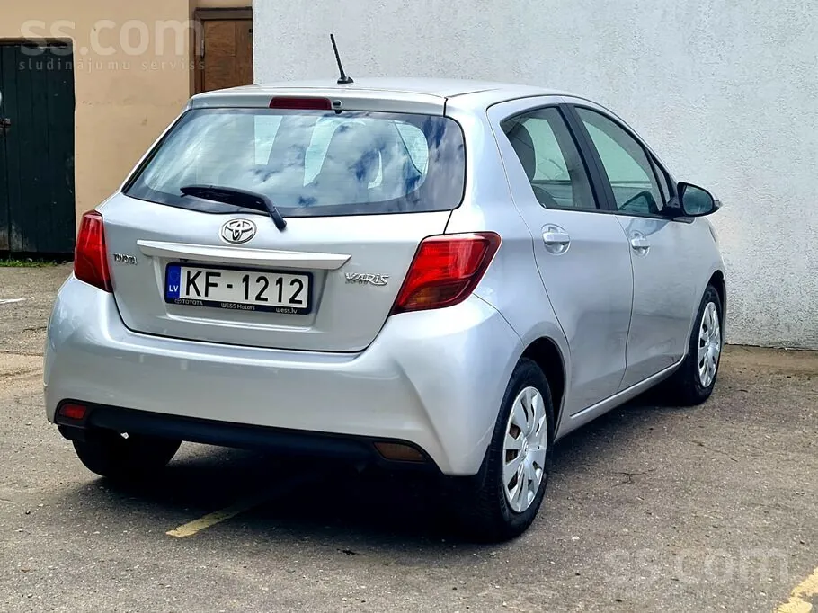 Toyota Yaris 2015 photo 2
