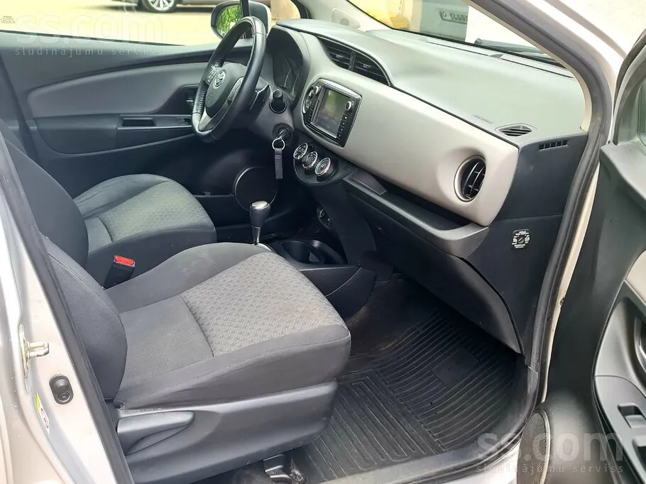 Toyota Yaris 2015 photo 5