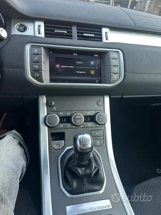 Land Rover Range Rover Evoque 2017 photo 3