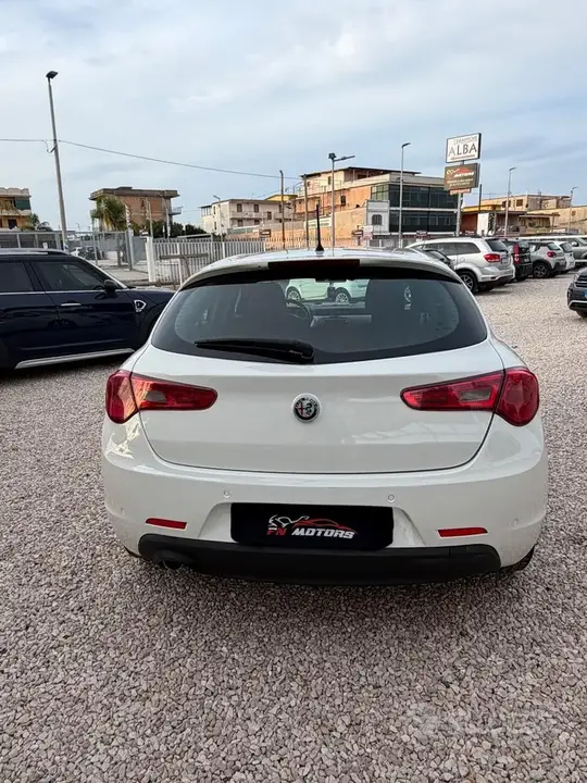 Alfa Romeo Giulietta 2011 photo 5