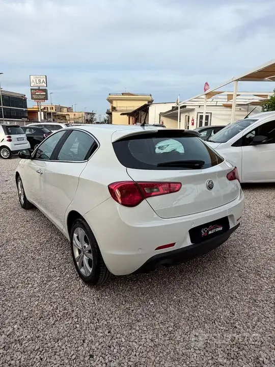 Alfa Romeo Giulietta 2011 photo 4