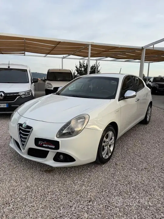Alfa Romeo Giulietta 2011 photo 2