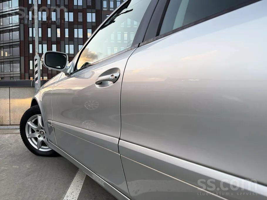 Mercedes-Benz E200 2009 photo 4